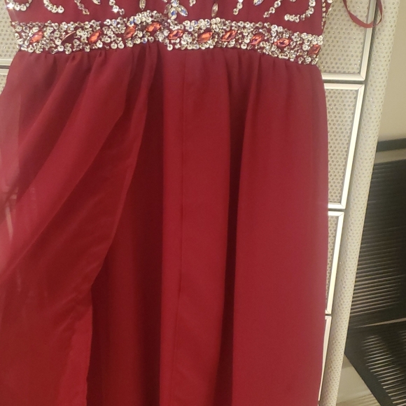 Red dress - Picture 3 of 4